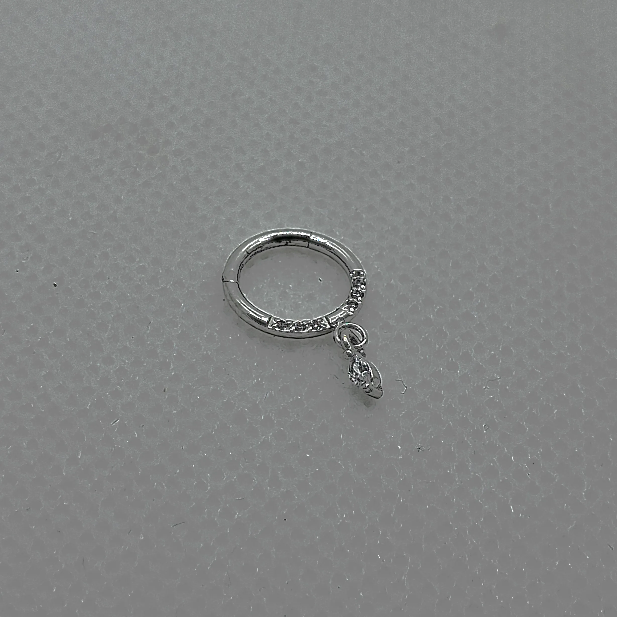 Ανακάλυψε το ασημί Clicker Piercing με κρεμαστό δάκρυ και λαμπερά λευκά zircon από χειρουργικό ατσάλι. Stylehub account κοσμηματα σκουλαρικια βραχιολι δαχτυλιδι κολιε About us κοσμηματα θεσσαλονικη γυναικεια κοσμηματα ατσαλινα κοσμηματα κοσμηματα που δεν μαυριζουν φθηνα κοσμηματα κοσμηματα μαργαριταρια Κομψό, υποαλλεργικό και ανθεκτικό, ιδανικό για αυτί ή μύτη. Δώσε λάμψη στο στυλ σου με το μοναδικό piercing από το Stylehub!