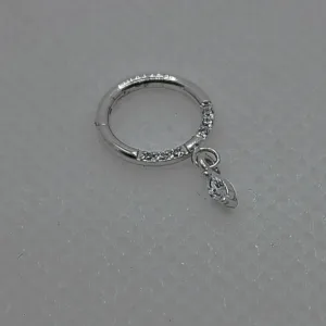 Ανακάλυψε το ασημί Clicker Piercing με κρεμαστό δάκρυ και λαμπερά λευκά zircon από χειρουργικό ατσάλι. Stylehub account κοσμηματα σκουλαρικια βραχιολι δαχτυλιδι κολιε About us κοσμηματα θεσσαλονικη γυναικεια κοσμηματα ατσαλινα κοσμηματα κοσμηματα που δεν μαυριζουν φθηνα κοσμηματα κοσμηματα μαργαριταρια Κομψό, υποαλλεργικό και ανθεκτικό, ιδανικό για αυτί ή μύτη. Δώσε λάμψη στο στυλ σου με το μοναδικό piercing από το Stylehub!