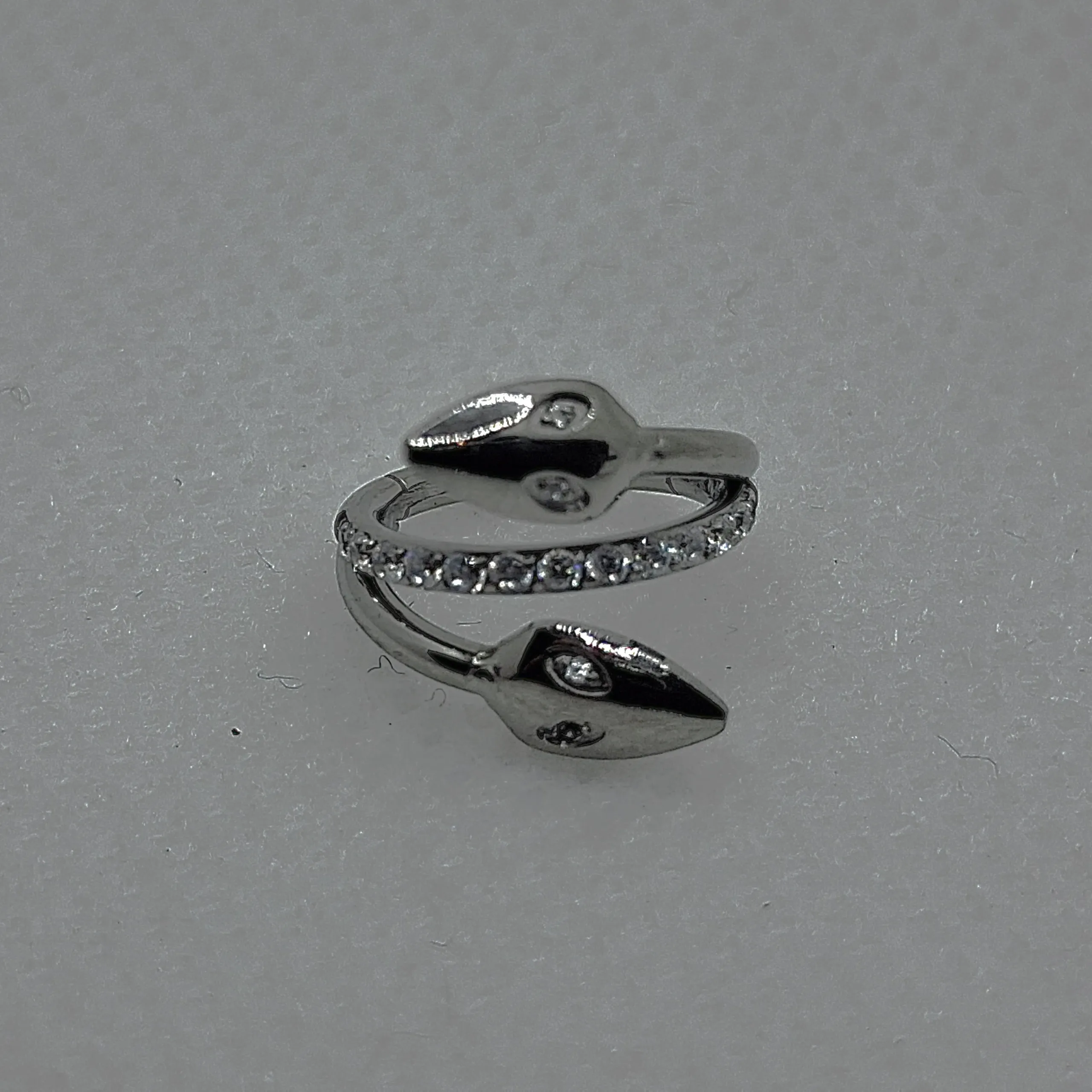 Clicker piercing κρικάκι μεντεσέ φίδι με zircon πέτρες από χειρουργικό ατσάλι σε ασημί Stylehub account κοσμηματα σκουλαρικια βραχιολι δαχτυλιδι κολιε About us κοσμηματα θεσσαλονικη γυναικεια κοσμηματα ατσαλινα κοσμηματα κοσμηματα που δεν μαυριζουν φθηνα κοσμηματα κοσμηματα μαργαριταρια