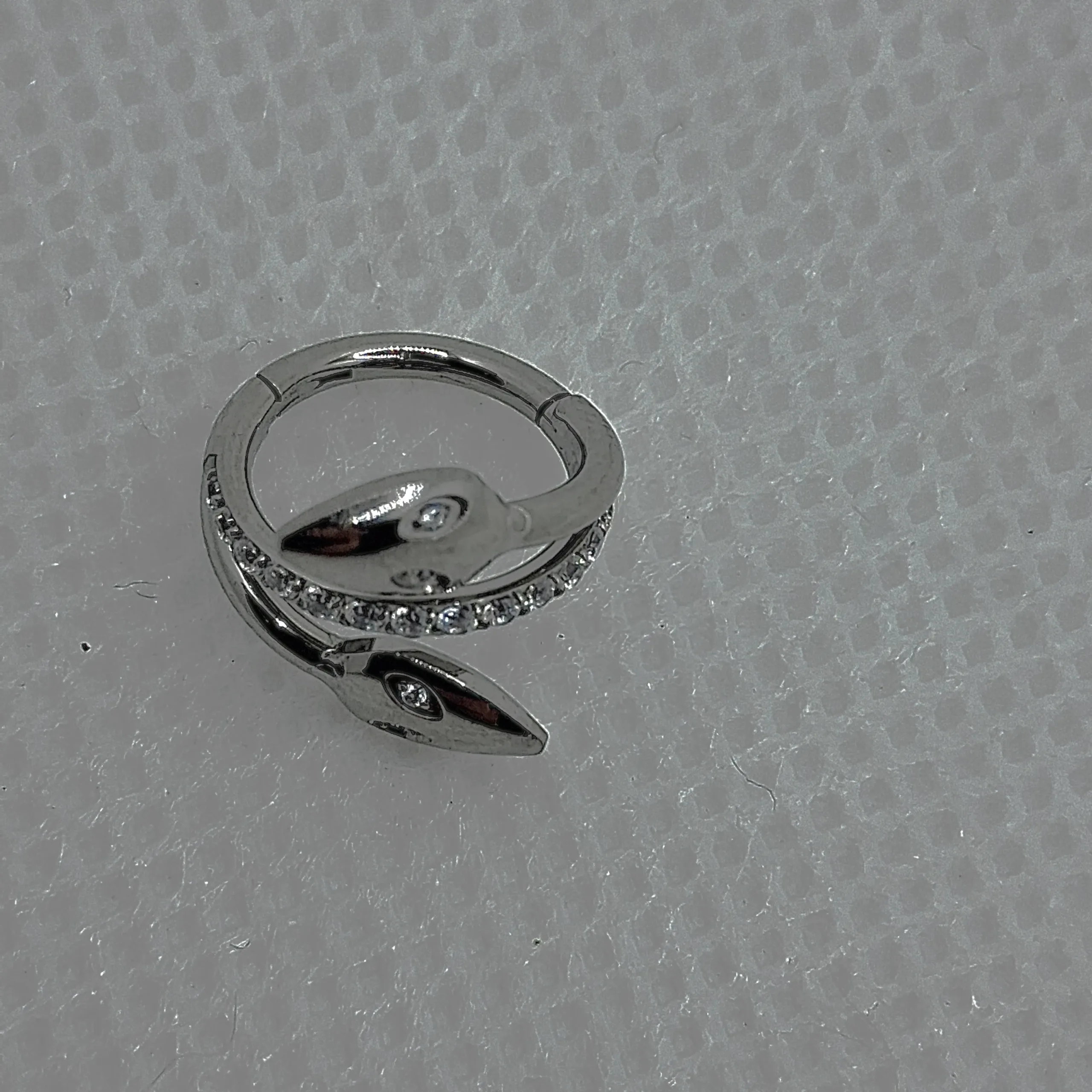Clicker piercing κρικάκι μεντεσέ φίδι με zircon πέτρες από χειρουργικό ατσάλι σε ασημί Stylehub account κοσμηματα σκουλαρικια βραχιολι δαχτυλιδι κολιε About us κοσμηματα θεσσαλονικη γυναικεια κοσμηματα ατσαλινα κοσμηματα κοσμηματα που δεν μαυριζουν φθηνα κοσμηματα κοσμηματα μαργαριταρια