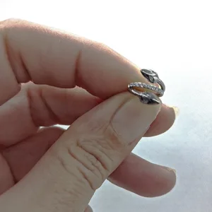 Clicker piercing κρικάκι μεντεσέ φίδι με zircon πέτρες από χειρουργικό ατσάλι σε ασημί Stylehub account κοσμηματα σκουλαρικια βραχιολι δαχτυλιδι κολιε About us κοσμηματα θεσσαλονικη γυναικεια κοσμηματα ατσαλινα κοσμηματα κοσμηματα που δεν μαυριζουν φθηνα κοσμηματα κοσμηματα μαργαριταρια
