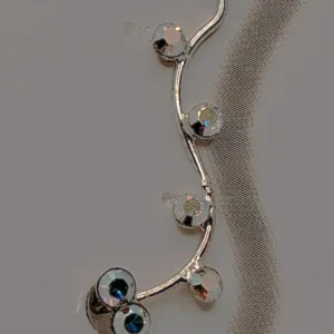 Iridescent Rhinestone Earline – Earline σκουλαρίκια από Ασήμι 925 με ιριδίζοντα rhinestones σε ασημί χρώμα