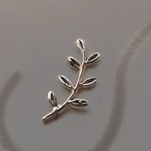 Olive Branch Earline – Earline σε σχέδιο κλαδιού ελιάς από Ασήμι 925, ασημί χρώμα