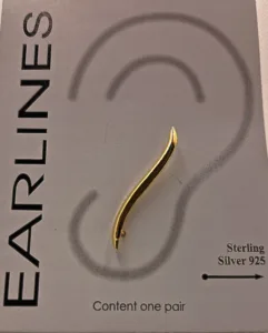 Thin Gold Bar Earline – λεπτά επίχρυσα σκουλαρίκια από Ασήμι 925 σε minimal χρυσό design