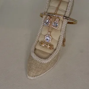 Σετ κοσμημάτων Luxury Gold Shine Pack με κολιέ, σκουλαρίκια, βραχιόλι και δαχτυλίδι