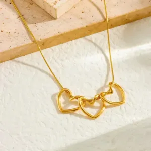 Ατσάλινο Χρυσό Κολιέ με 3 Καρδιές 18K – Premium PVD Μενταγιόν από Ατσάλι 304